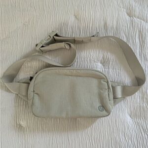 lululemon everywhere belt bag white opal